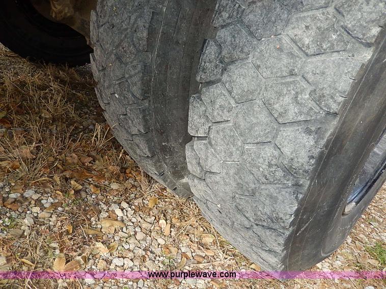 image for item H9522 1997 International 3800 school bus