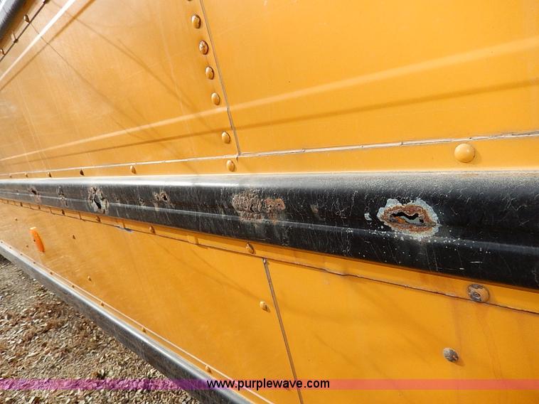 image for item H9522 1997 International 3800 school bus