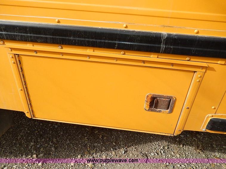 image for item H9522 1997 International 3800 school bus