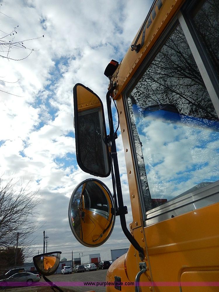 image for item H9522 1997 International 3800 school bus