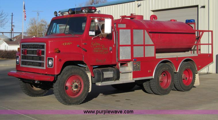 image for item I1311 1979 International S2200 water tanker truck