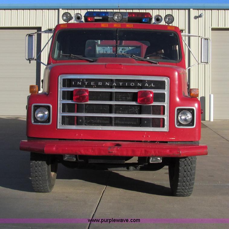 image for item I1311 1979 International S2200 water tanker truck