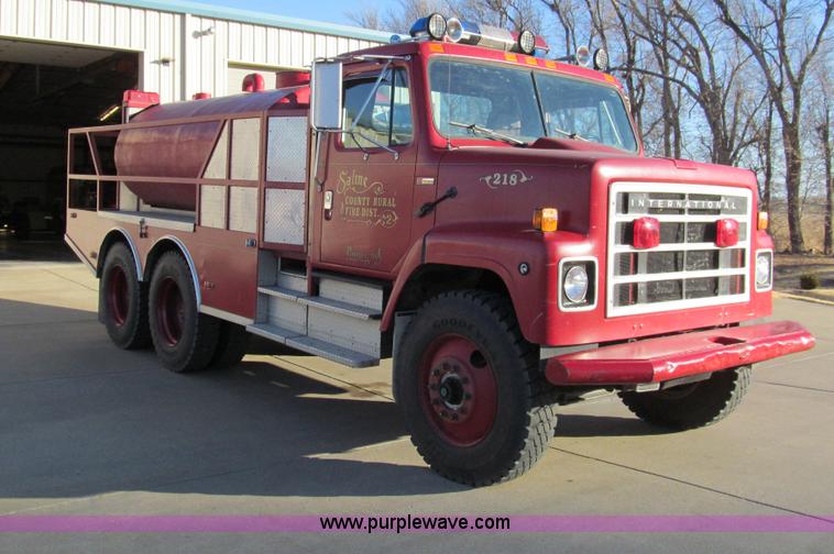 image for item I1311 1979 International S2200 water tanker truck