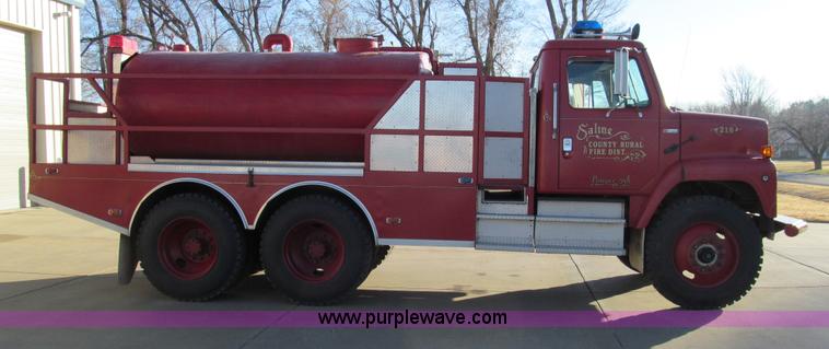 image for item I1311 1979 International S2200 water tanker truck
