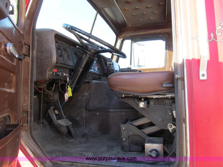 image for item I1311 1979 International S2200 water tanker truck