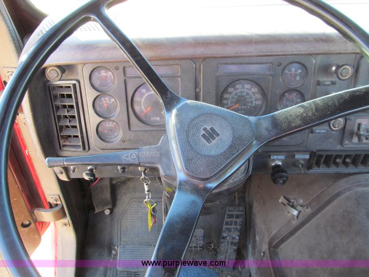 image for item I1311 1979 International S2200 water tanker truck