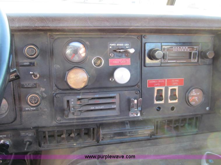 image for item I1311 1979 International S2200 water tanker truck