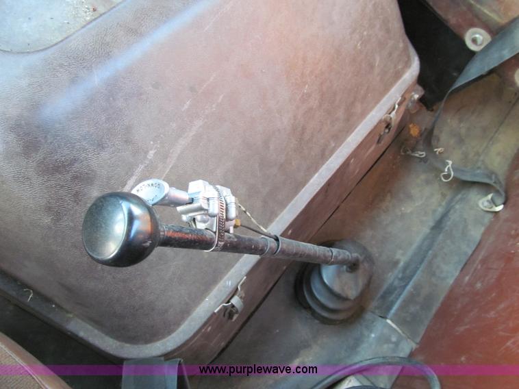 image for item I1311 1979 International S2200 water tanker truck