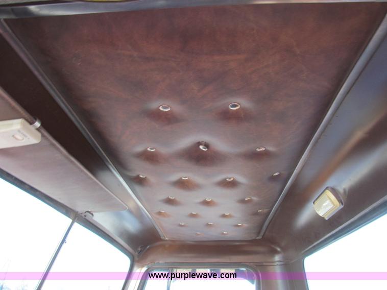 image for item I1311 1979 International S2200 water tanker truck