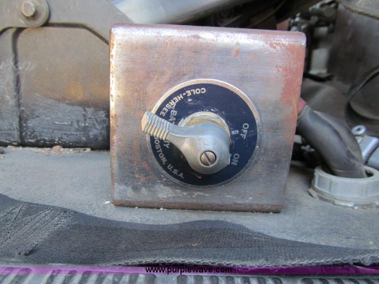 image for item I1311 1979 International S2200 water tanker truck