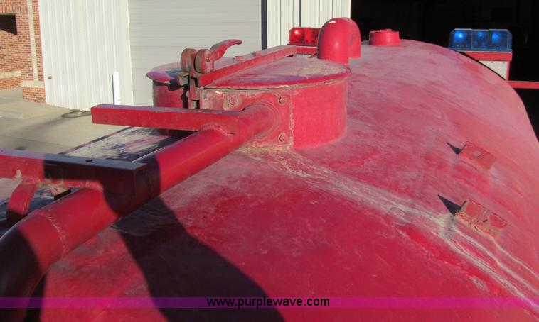 image for item I1311 1979 International S2200 water tanker truck