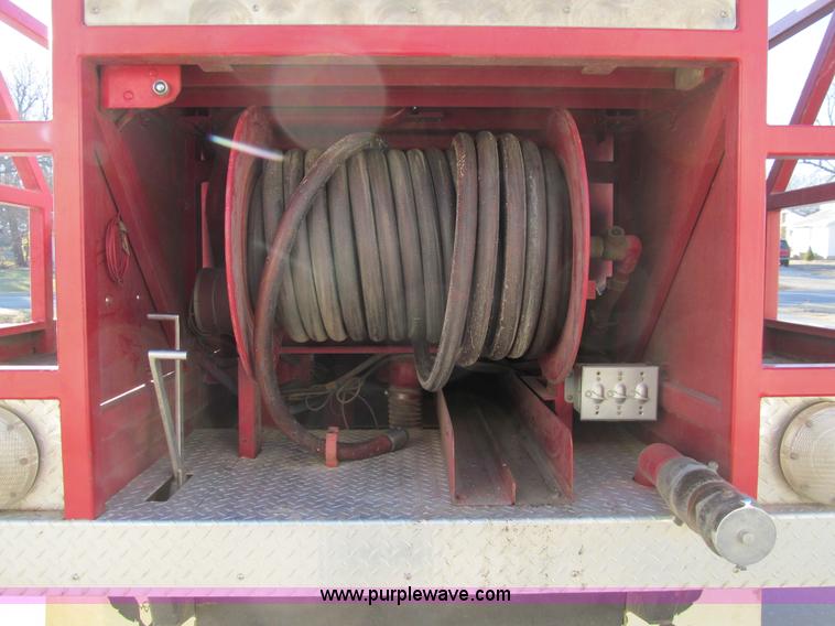 image for item I1311 1979 International S2200 water tanker truck