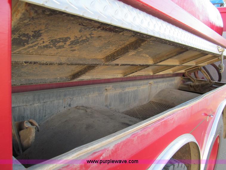 image for item I1311 1979 International S2200 water tanker truck