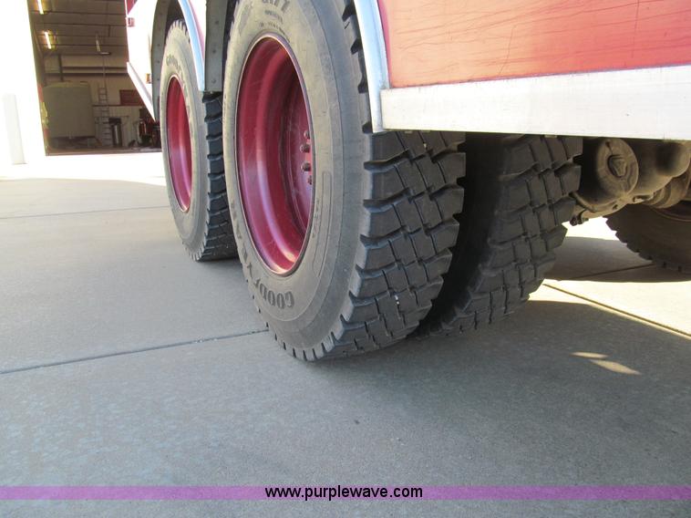 image for item I1311 1979 International S2200 water tanker truck