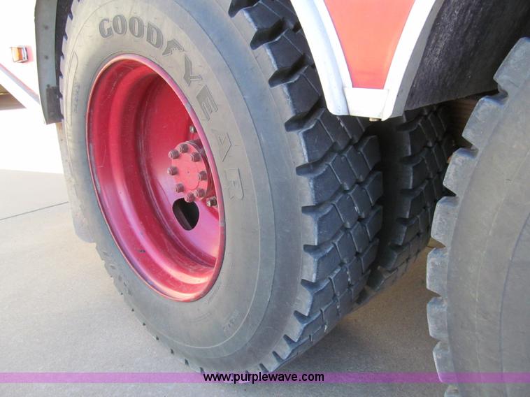 image for item I1311 1979 International S2200 water tanker truck