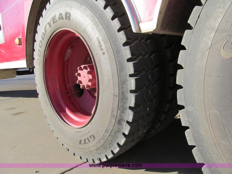 image for item I1311 1979 International S2200 water tanker truck