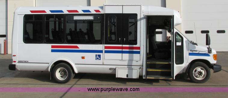 image for item I4207 2006 Ford E450 Super Duty bus