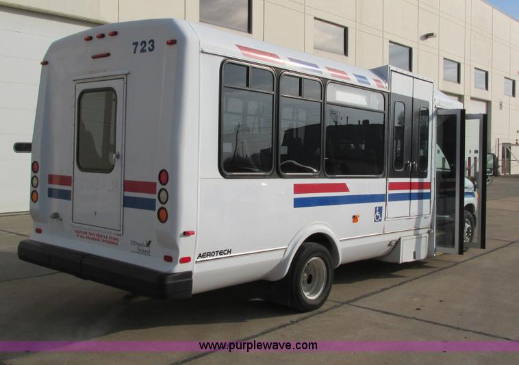 image for item I4207 2006 Ford E450 Super Duty bus