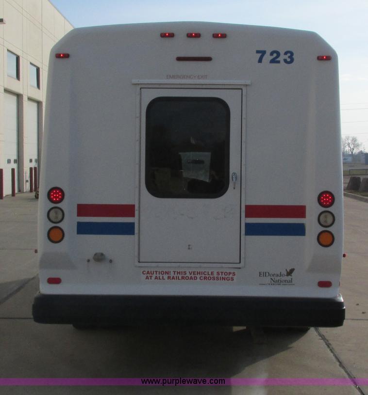 image for item I4207 2006 Ford E450 Super Duty bus