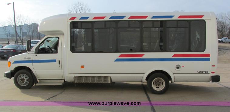 image for item I4207 2006 Ford E450 Super Duty bus