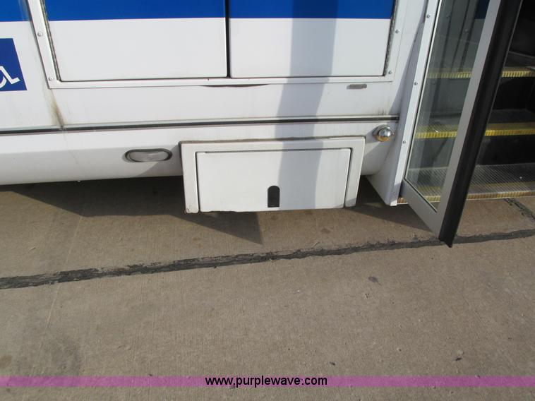 image for item I4207 2006 Ford E450 Super Duty bus