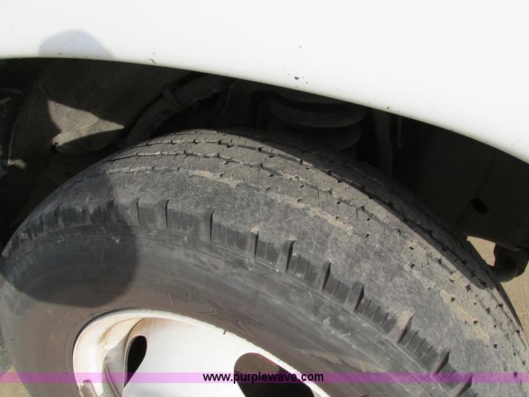 image for item I4207 2006 Ford E450 Super Duty bus