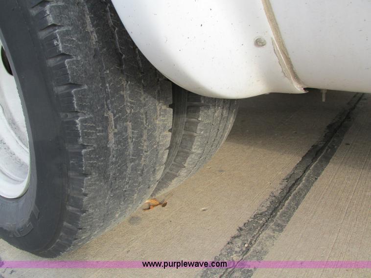 image for item I4207 2006 Ford E450 Super Duty bus