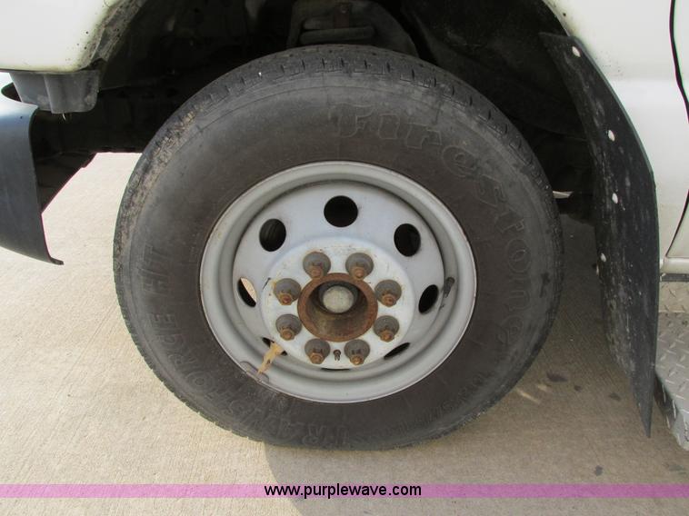 image for item I4207 2006 Ford E450 Super Duty bus