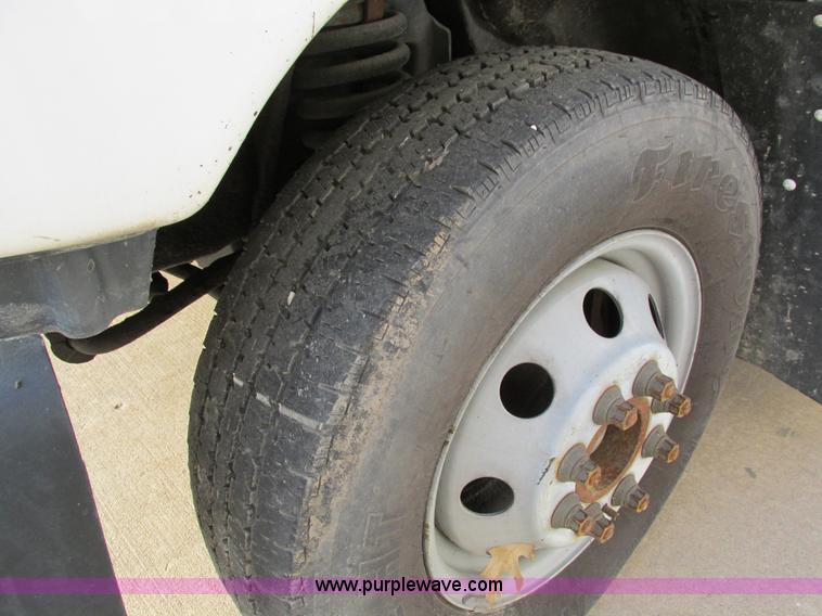 image for item I4207 2006 Ford E450 Super Duty bus