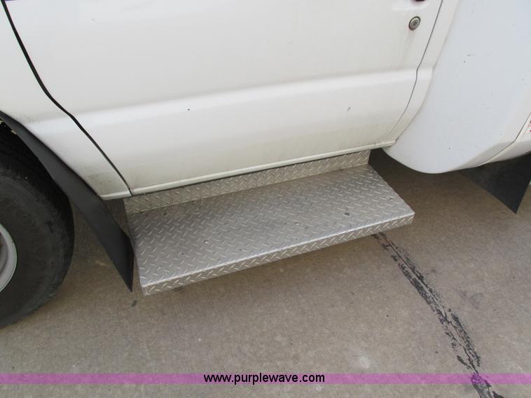 image for item I4207 2006 Ford E450 Super Duty bus