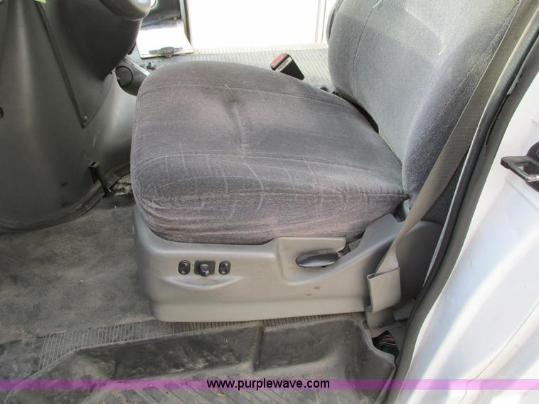 image for item I4207 2006 Ford E450 Super Duty bus