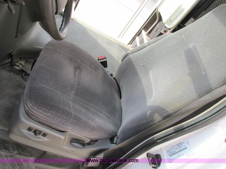 image for item I4207 2006 Ford E450 Super Duty bus