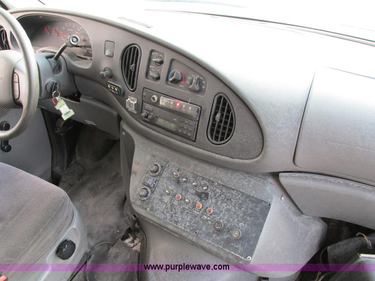 image for item I4207 2006 Ford E450 Super Duty bus