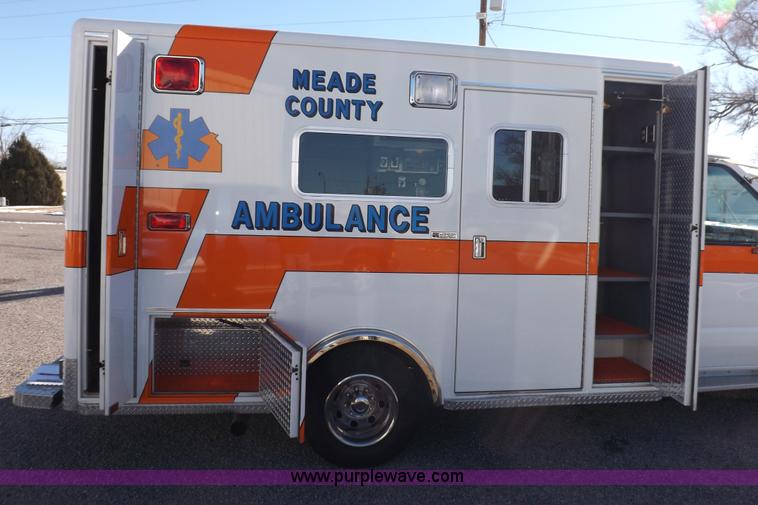 image for item I9244 1996 Ford Econoline E350 ambulance