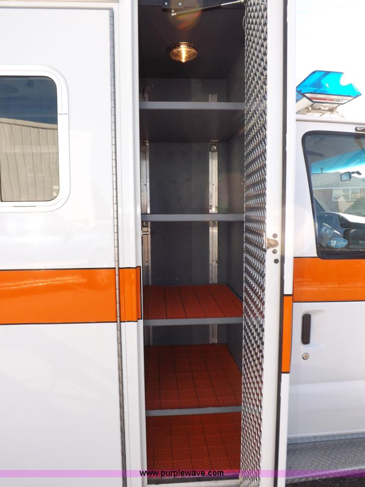 image for item I9244 1996 Ford Econoline E350 ambulance