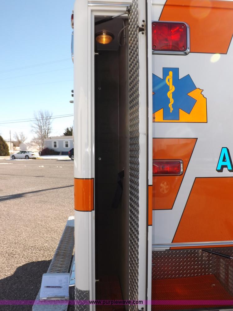 image for item I9244 1996 Ford Econoline E350 ambulance