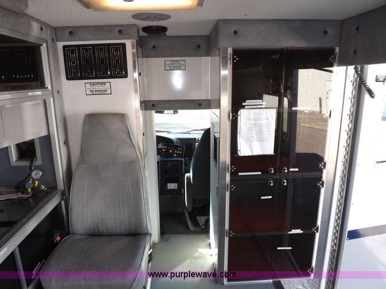 image for item I9244 1996 Ford Econoline E350 ambulance
