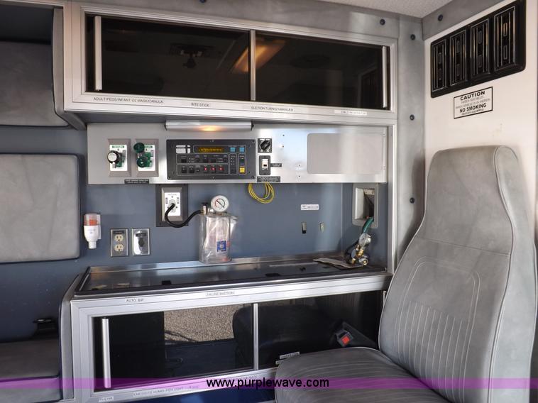 image for item I9244 1996 Ford Econoline E350 ambulance