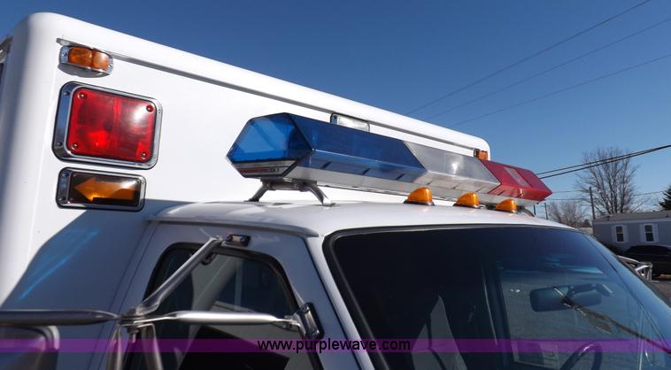 image for item I9244 1996 Ford Econoline E350 ambulance