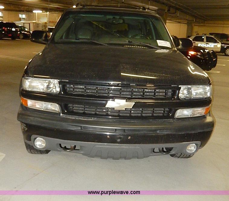 image for item I9450 2003 Chevrolet Tahoe Z71 SUV
