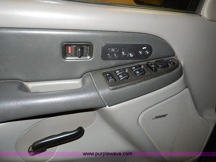 image for item I9450 2003 Chevrolet Tahoe Z71 SUV