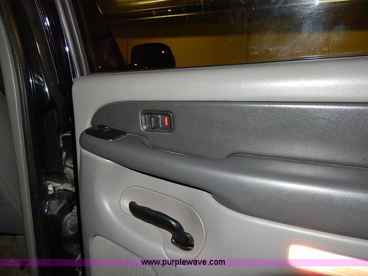 image for item I9450 2003 Chevrolet Tahoe Z71 SUV