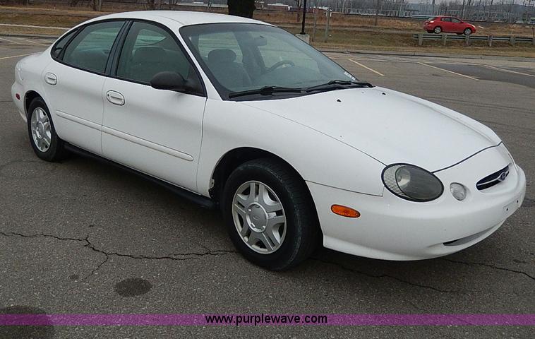 image for item I9478 1999 Ford Taurus LX