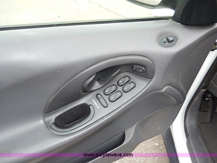 image for item I9478 1999 Ford Taurus LX