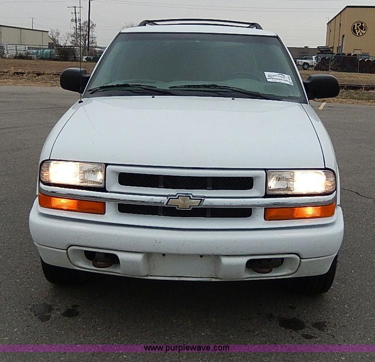 image for item I9480 2002 Chevrolet Blazer LS SUV