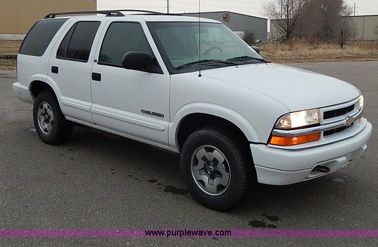 image for item I9480 2002 Chevrolet Blazer LS SUV
