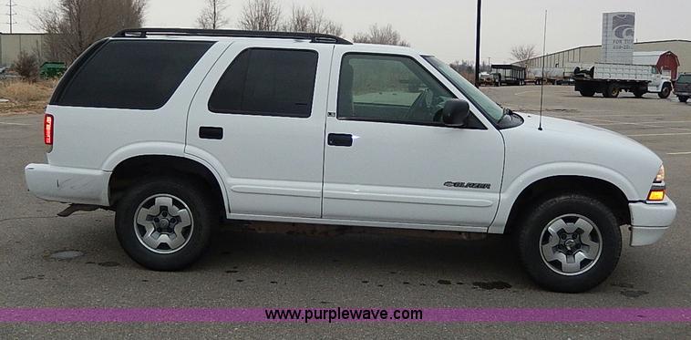 image for item I9480 2002 Chevrolet Blazer LS SUV