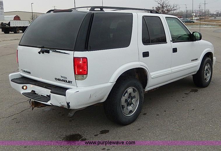 image for item I9480 2002 Chevrolet Blazer LS SUV