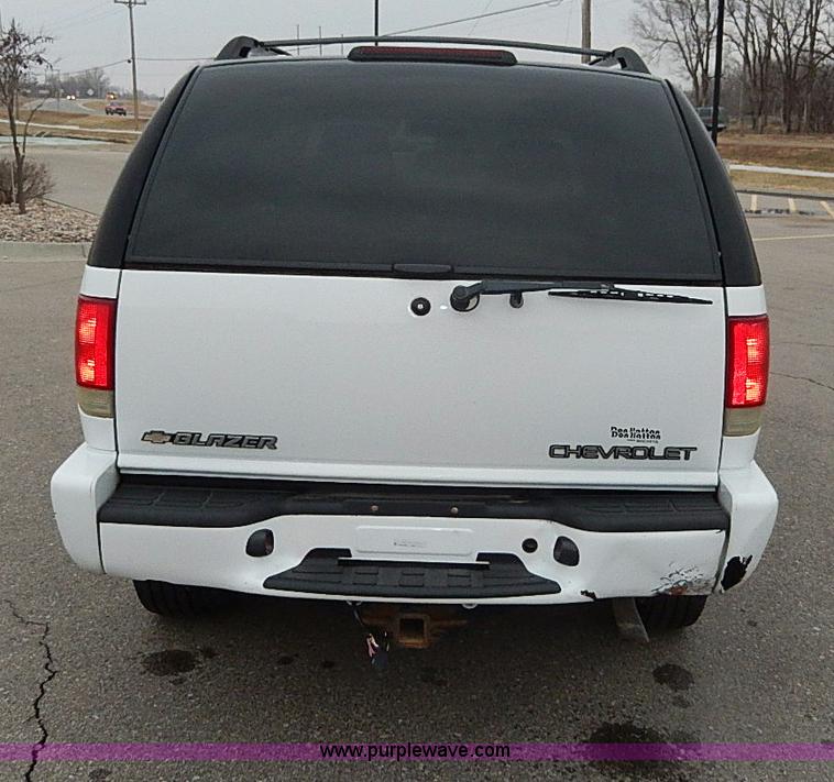 image for item I9480 2002 Chevrolet Blazer LS SUV