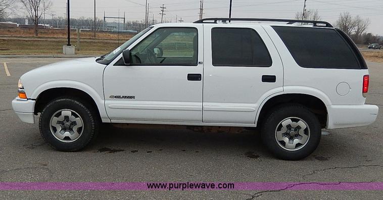 image for item I9480 2002 Chevrolet Blazer LS SUV